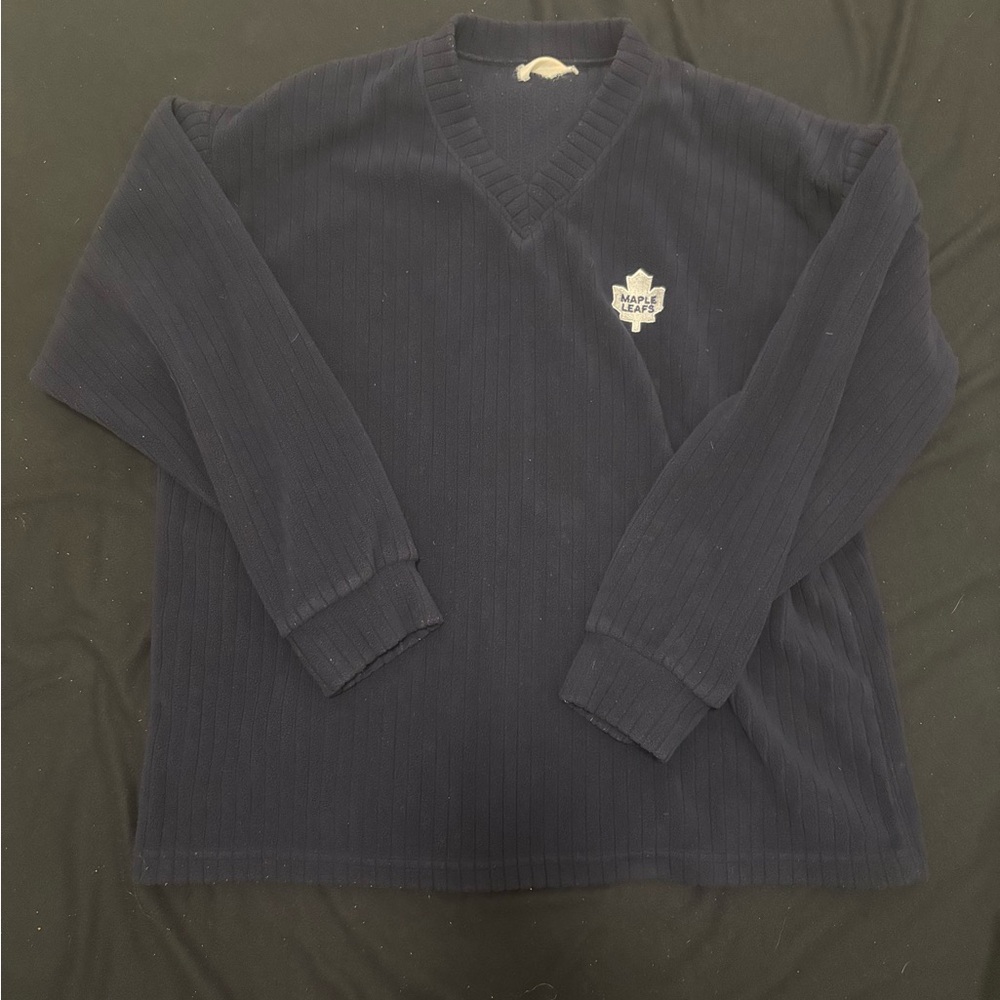 maple leaf Blue V-Neck Sweater with Knit Texture